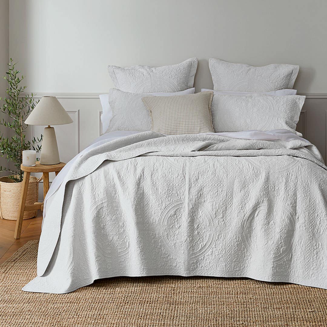 Artemida Bedspread - White