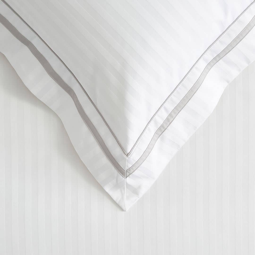 Cambridge Quilt Cover - White Silver