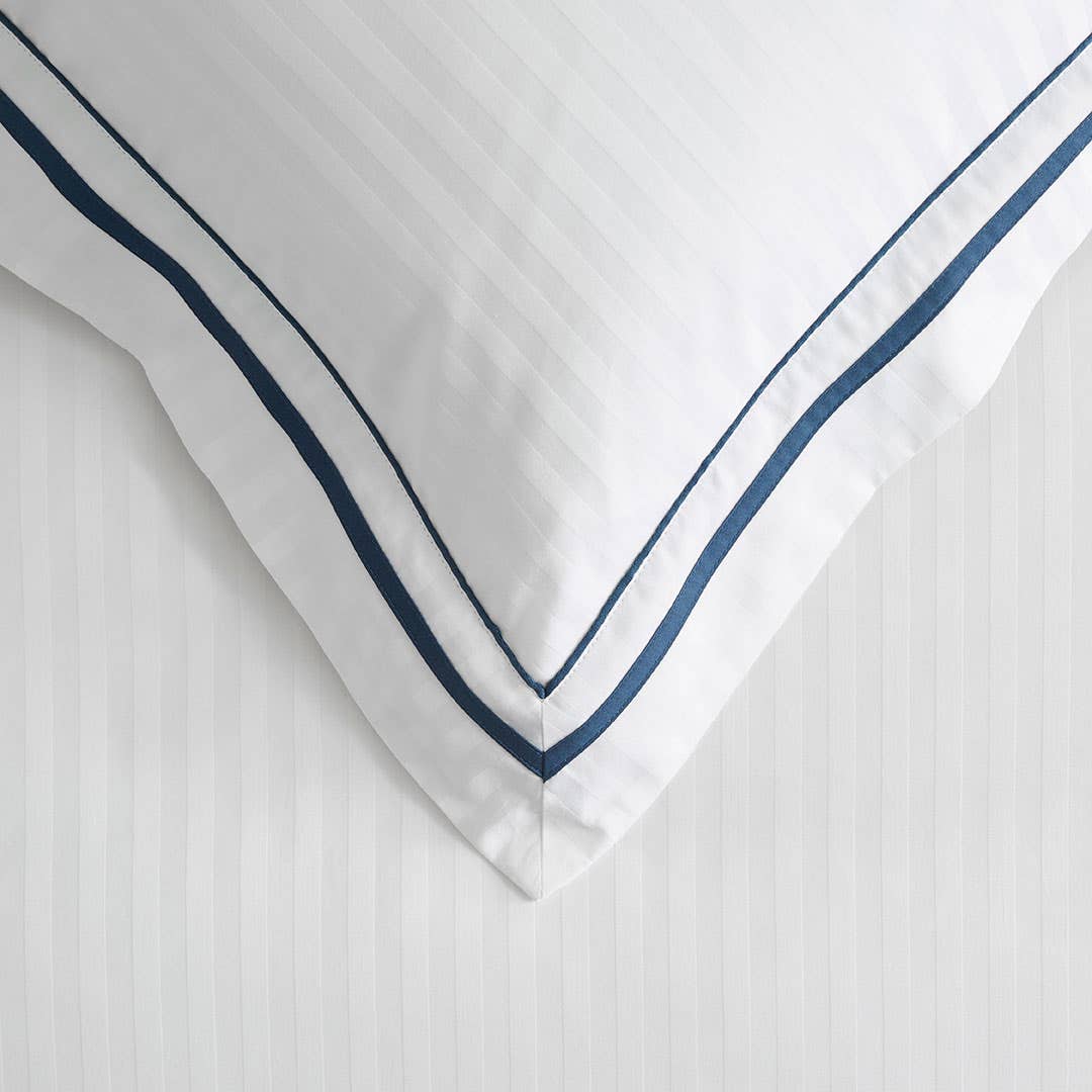 Cambridge Quilt Cover - White Navy